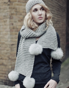 Beginner Pom Pom Scarf